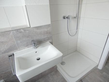 Perfekte Erdgeschoss-Wohnung mit großem Balkon – komplett modernisiert! - Photo 4