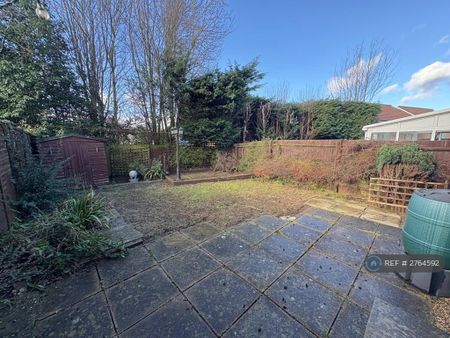 2 bedroom semi-detached house to rent - Photo 4