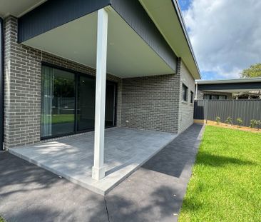 Coastal 4 Bedroom - 3.5 Bathroom - Stunning New Build - Ducted Air Con - Photo 3