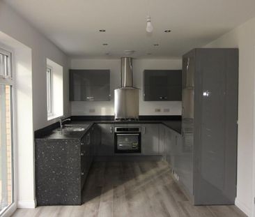 4 bedroom detached house to rent - Photo 5