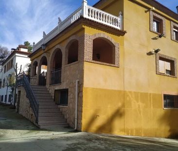 Alquiler Chalet en Afueras de Jaén - Antigua Crtra. Granada, Jaén - Photo 1