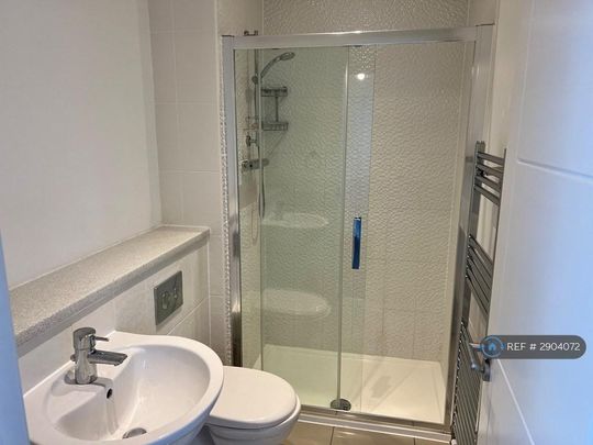 4 bedroom detached house to rent - Photo 1