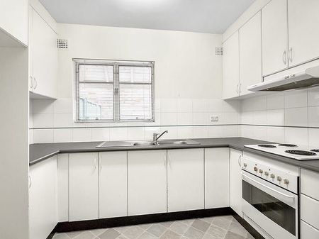 Conveniently Located 1 Bedroom Apartment - Photo 3