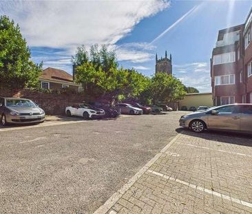 Cantelupe Road, East Grinstead, West Sussex, RH19 - Photo 3