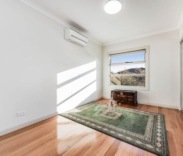 39 Admiration Drive, Craigieburn VIC 3064 - House For Rent | Domain - Photo 5