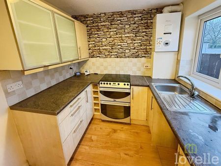 2 bedroom terraced house to rent - Photo 2