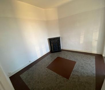 A LOUER ANGERS CENTRE VILLE - T2 AU 3EME ETAGE - SALON ... - Photo 2