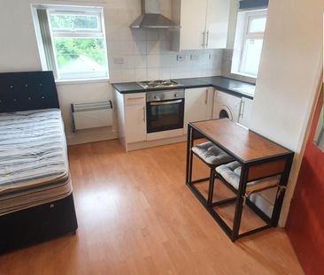 Studio to rent - Photo 1