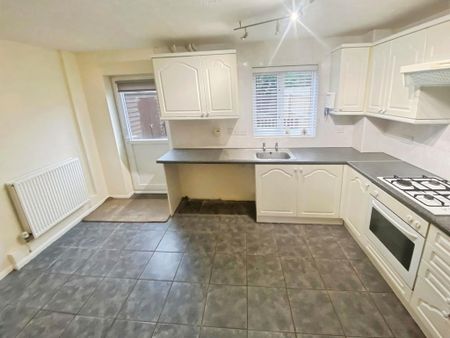 2 bedroom semi-detached house to rent - Photo 4