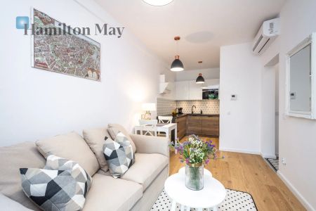 Atrakcyjne, jasne studio z balkonem w centrum - Zdjęcie 3