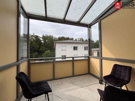 Geförderte 3-Zimmer Wohnung mit großzügiger Loggia und traumhaftem Ausblick ins Grüne! Miete inklusive Warmwasser und Heizung, ab Oktober verfügbar! - Photo 5