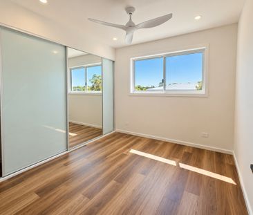 Brand New 5 Bedroom Home - Great Location! - Photo 3