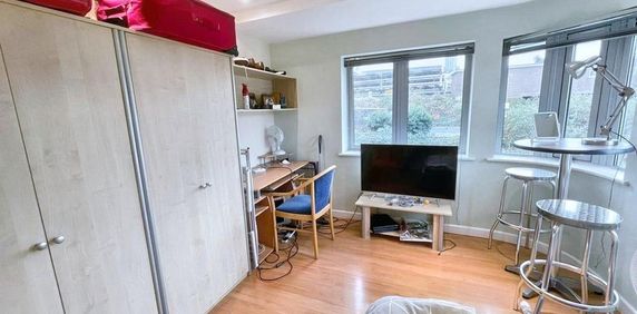 Studio to rent - Photo 2