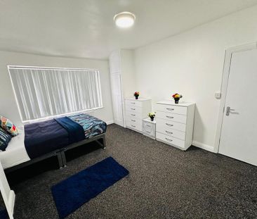 1 bedroom in a house share to rent - Photo 5