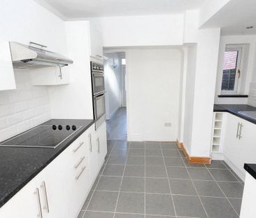 3 bedroom semi-detached house to rent - Photo 5
