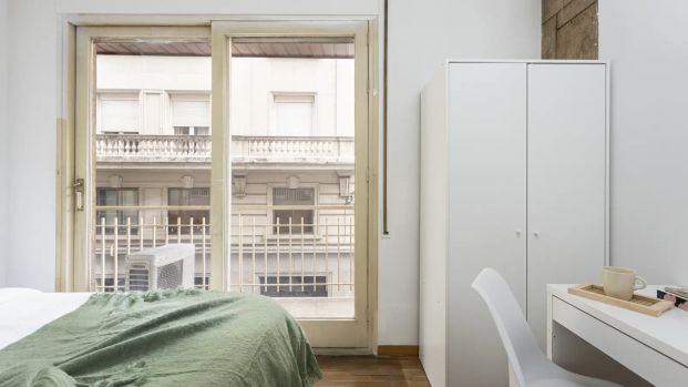 Room in a shared 6-bedroom apartment for rent in Sant Gervasi Galvany - Photo 1