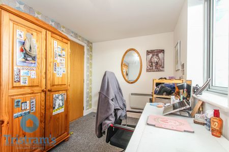 2 bed Flat for Rent - Photo 2