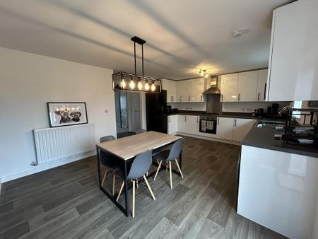 4 bedroom semi-detached house to rent - Photo 3