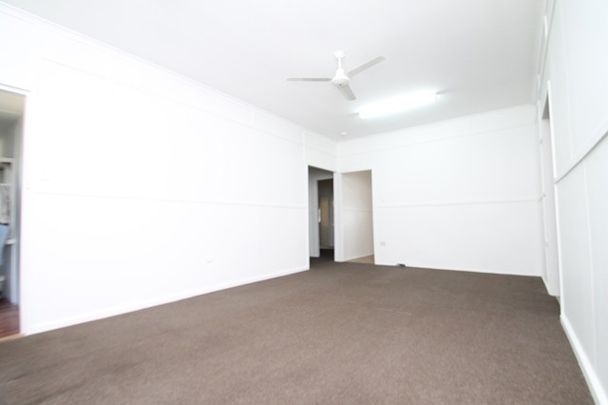 10 Hill Crescent, West Gladstone - Photo 1