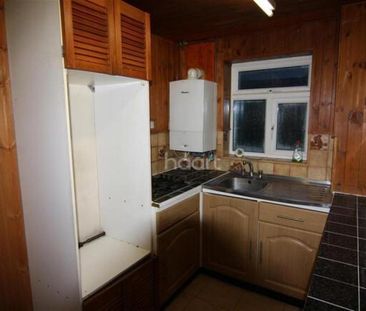 3 bedroom semi-detached house to rent - Photo 5