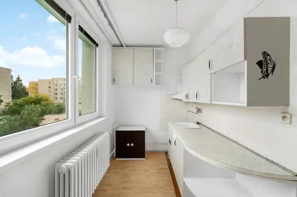 Pronájem bytu 2+1 s balkonem v centru Rosic - Fotografie 1