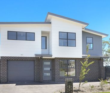 Three bedroom town house - Photo 2