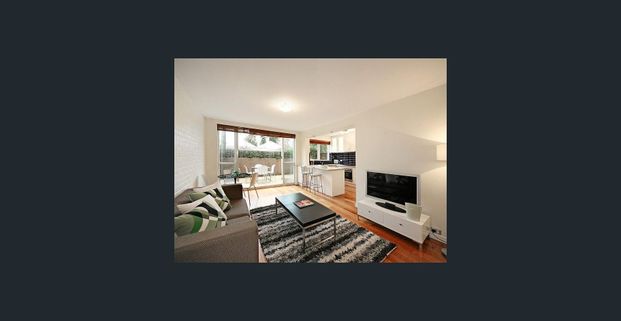 Spacious Unfurnished 1-Bedroom Apartment with Large Courtyard - Photo 1