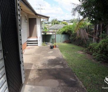 NEAT AND TIDY, SUPER CONVENIENT LOCATION! - Photo 1