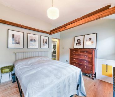 1 bedroom mews to rent - Photo 2