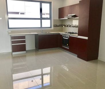 Convenient location Townhouse! - Photo 3