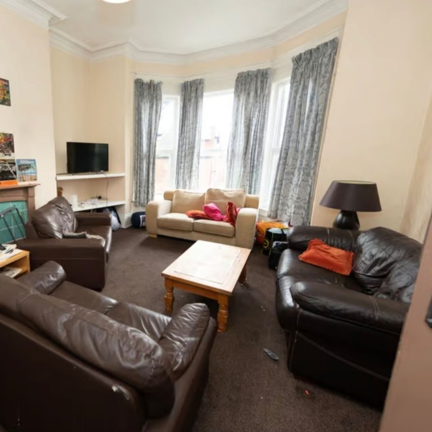 7 Bed - 31 Richmond Road, Headingley, Leeds - LS6 1BX - Student - Photo 1