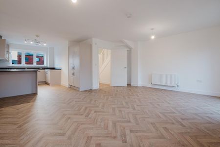 4 bedroom semi-detached house to rent - Photo 2