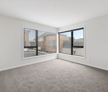 Spacious 4-Bedroom Townhouse for Rent - Photo 6