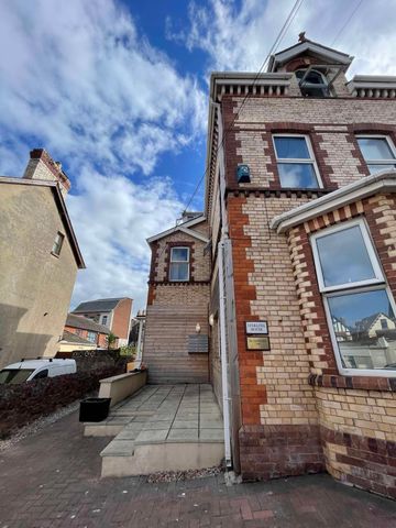 Detatched 9 bed HMO property in the heart of the English Riviera Room 10 - Photo 3