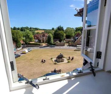 An impressive Grade II listed home in the heart of Westerham, overl... - Photo 3