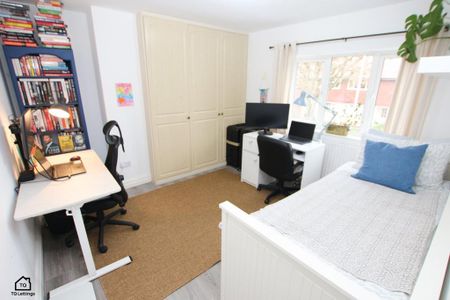 3 bedroom semi-detached house to rent - Photo 5