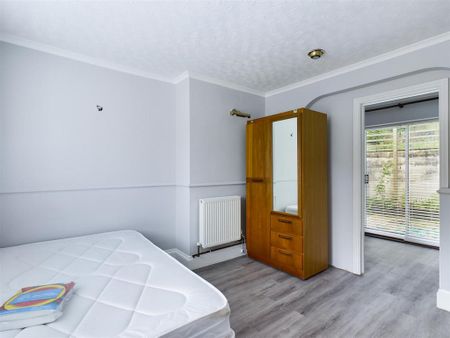 6 bedroom semi-detached house to rent - Photo 2