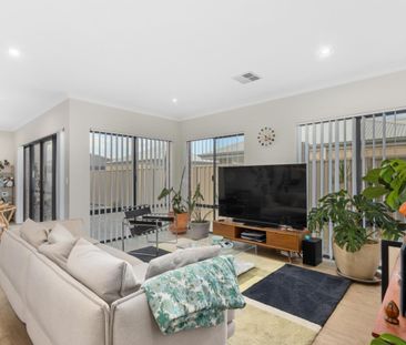 MODERN IMPRESSIVE FAMILY HOME - ENJOY THE BEACH LIFE - Photo 2