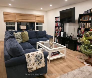 631 Mary Street N #Main Fl - Photo 1