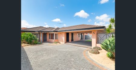 Spacious 3-Bedroom Home with Chef’s Kitchen in Prime Locatio - Photo 4