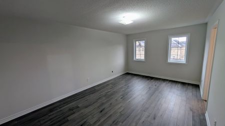 For Lease - 10 Moore's Court, Markham, Ontario - Photo 5