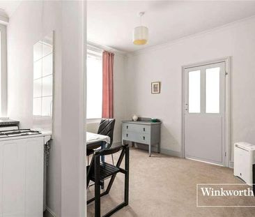 Market Place, London, N2 - Photo 4