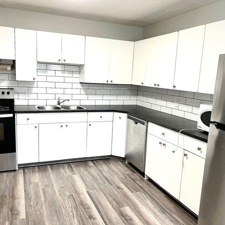 6332 Hewson (Main Level) All Utilities Included! - Photo 3