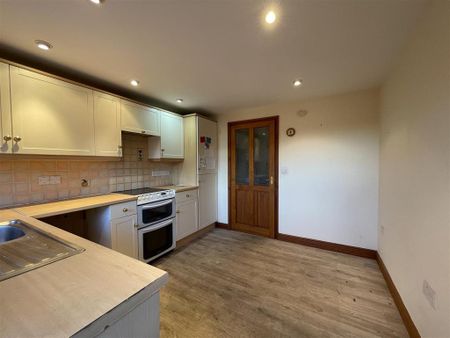 3 bedroom semi-detached house to rent - Photo 4