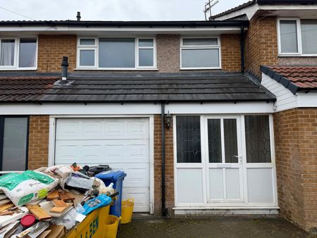 3 Bed Terraced House, Dawlish Close, SK7 - Photo 2