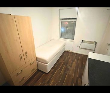 Studio Flat, Cornwall Road, N18 - Photo 2