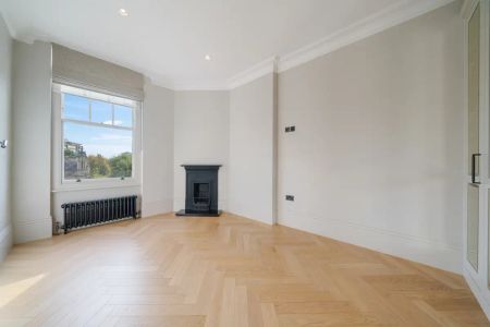 3 bedroom flat in London - Photo 4