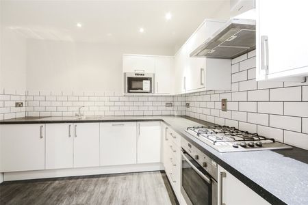 Heathcote Road, Camberley, Surrey, GU15 - Photo 5