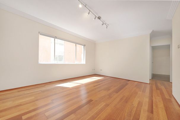 Two Bedroom Apartment In The Heart Of Coogee - Photo 1