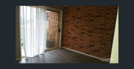 House for rent - Photo 2